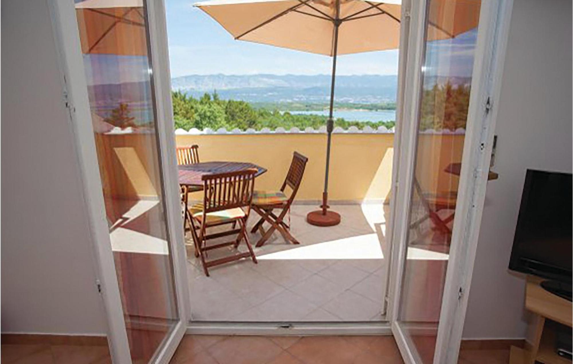 Gorgeous Apartment In Malinska With Kitchen Exterior foto