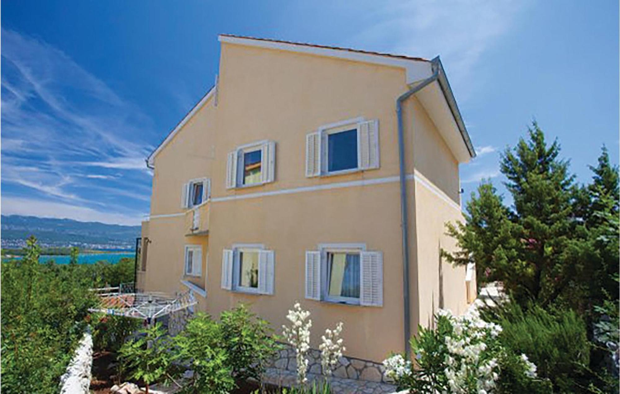 Gorgeous Apartment In Malinska With Kitchen Exterior foto